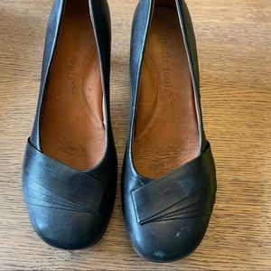 Gentle Souls all leather black pumps vintage feel 39 w/8.5